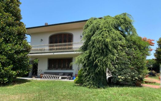 Villa in Vendita a Lucca San Marco