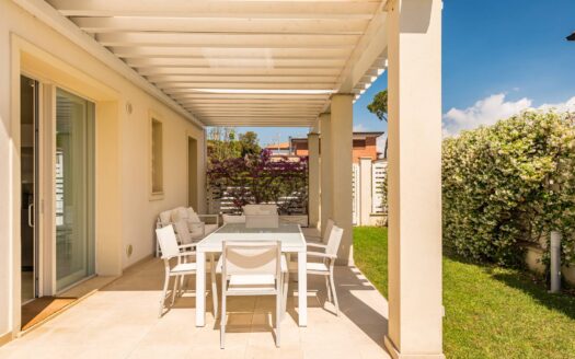 Villa bifamiliare in Affitto a Forte dei Marmi Centro