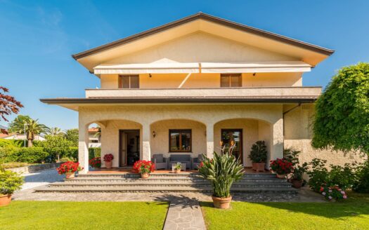 Villa in Vendita a Forte dei Marmi Vaiana