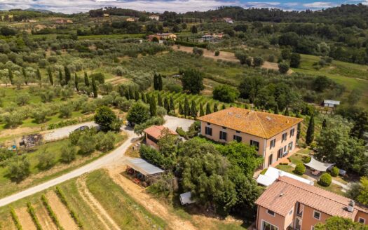 Villa in Vendita a Montecarlo MONTECARLO