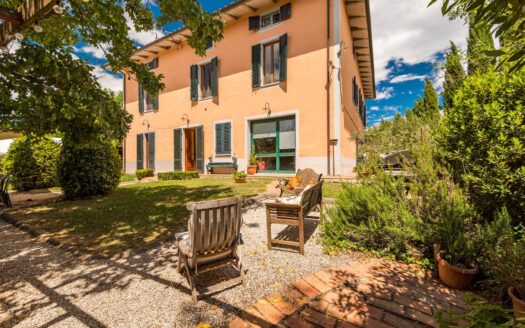 Villa in Vendita a Montecarlo MONTECARLO