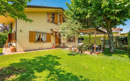 Villa in Vendita a Forte dei Marmi