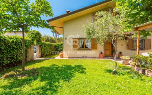 Villa in Vendita a Forte dei Marmi
