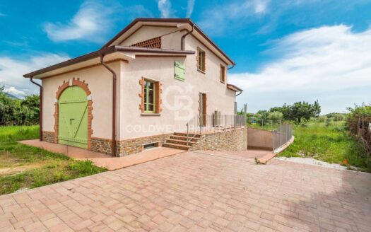 Villa in Vendita a Pietrasanta Strettoia