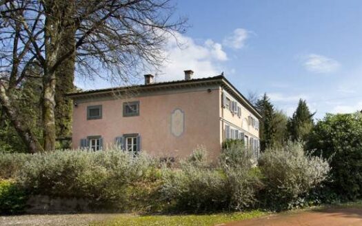 Villa in Vendita a Capannori Marlia