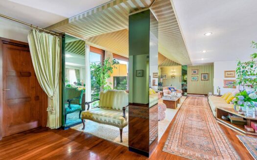 Villa in Vendita a Lucca Monte San Quirico – Vallebuia