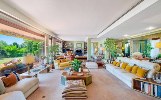 Villa in Vendita a Lucca Monte San Quirico – Vallebuia