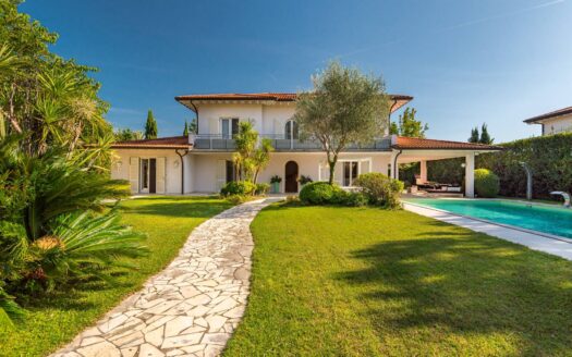 Villa in Affitto a Forte dei Marmi Vittoria Apuana
