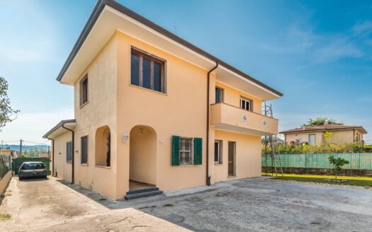 Villa in Vendita a Camaiore