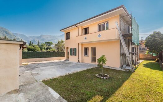 Villa in Vendita a Camaiore