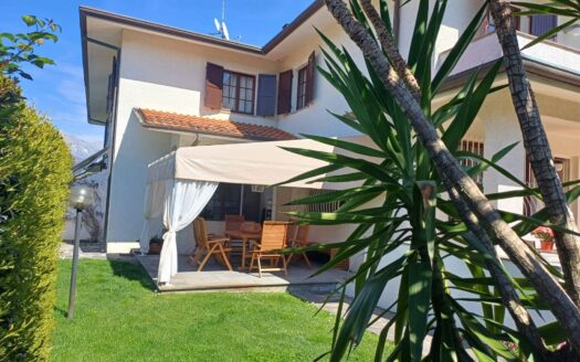 Bifamiliare in Affitto a Forte dei Marmi Centro