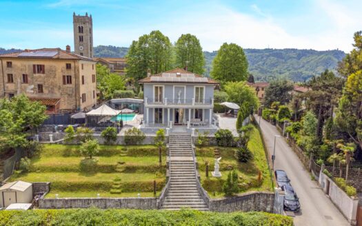 Villa in Vendita a Camaiore