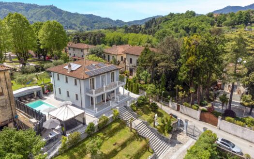 Villa in Vendita a Camaiore