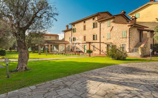 Villa in Vendita a Seravezza Querceta