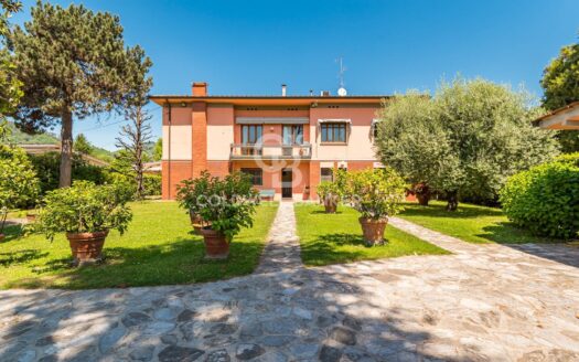 Villa in Vendita a Lucca Ponte a Moriano