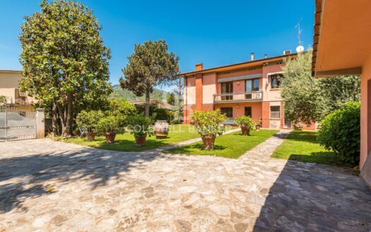 Villa in Vendita a Lucca Ponte a Moriano
