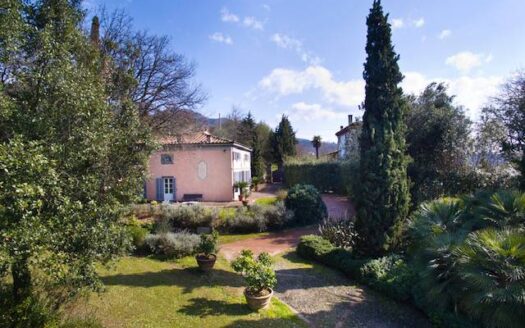 Villa in Vendita a Capannori Marlia