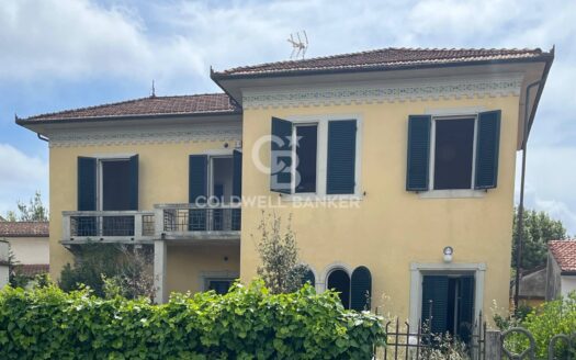 Villa in Vendita a Camaiore Lido di Camaiore