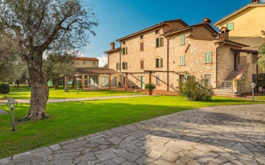 Villa in Vendita a Seravezza Querceta