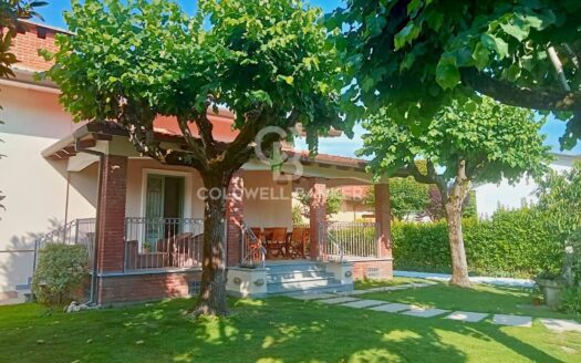 Villa in Affitto a Forte dei Marmi Centro