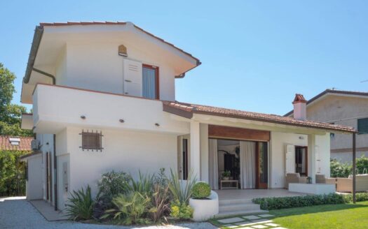 Villa in Vendita a Pietrasanta Marina di Pietrasanta