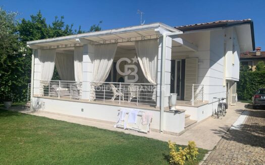 Villa in Affitto a Forte dei Marmi Centro