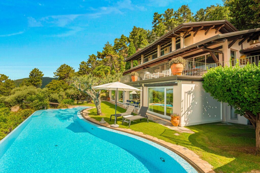 Villa in Vendita a Pietrasanta Strettoia