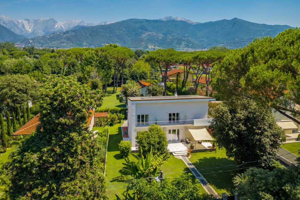 Villa in Vendita a Massa Ronchi