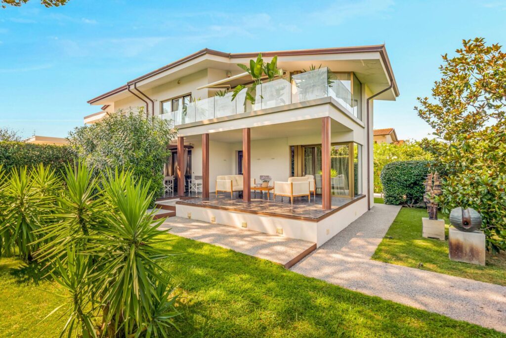 Villa bifamiliare in Vendita a Forte dei Marmi Centro