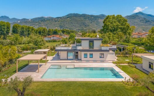 Villa in Vendita a Pietrasanta
