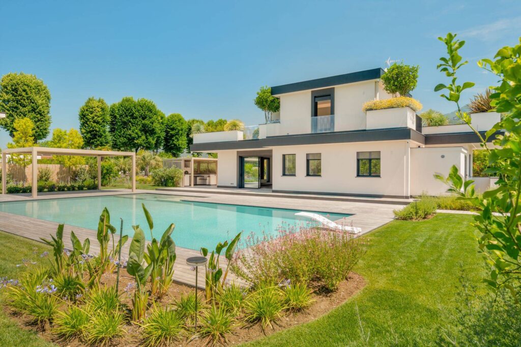 Villa in Vendita a Pietrasanta