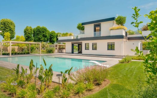 Villa in Vendita a Pietrasanta
