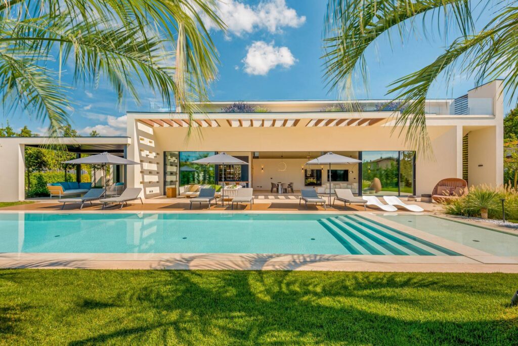 Villa in Vendita a Forte dei Marmi Centro
