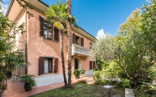 Villa storica in Vendita a Camaiore