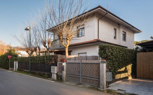 Villa in Vendita a Forte dei Marmi Caranna
