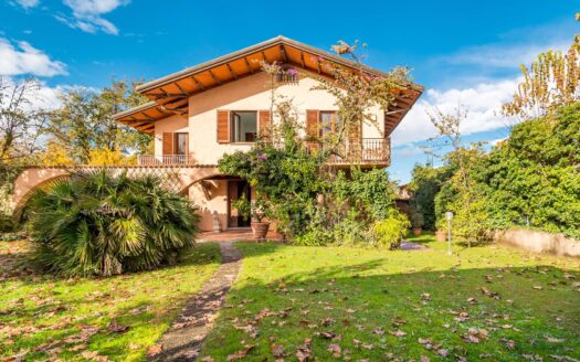 Villa in Vendita a Forte dei Marmi Centro