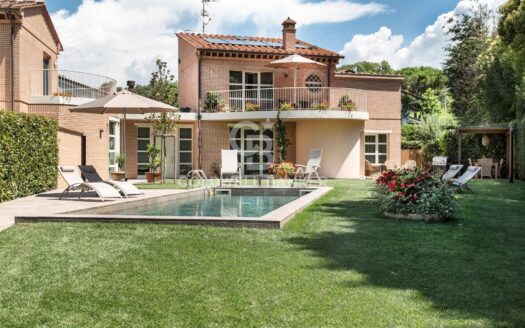 Villa in Vendita a Lucca Arsina