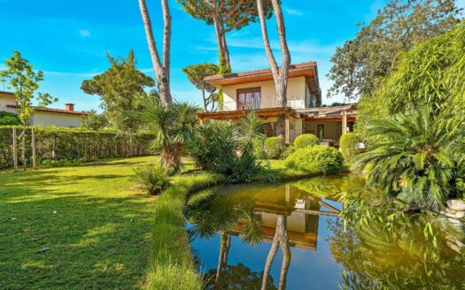 Villa in Vendita a Forte dei Marmi