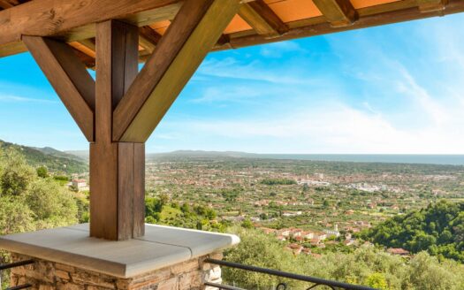 Villa in Vendita a Pietrasanta