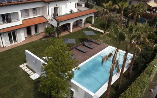 Villa in Affitto a Forte dei Marmi Vittoria Apuana
