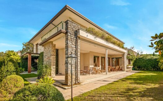 Villa in Vendita a Forte dei Marmi Centro