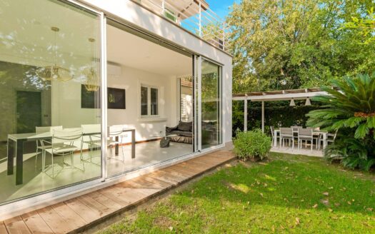 Villa bifamiliare in Vendita a Forte dei Marmi Centro