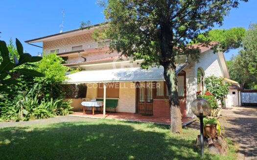 Villa quadrifamiliare in Vendita a Forte dei Marmi Vittoria Apuana