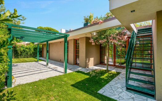 Villa in Vendita a Forte dei Marmi Vittoria Apuana