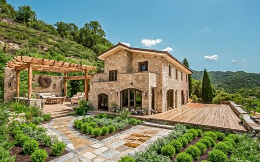 Villa in Vendita a Seravezza