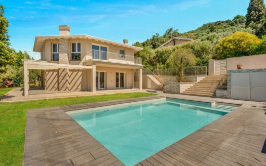 Villa in Vendita a Seravezza Pozzi