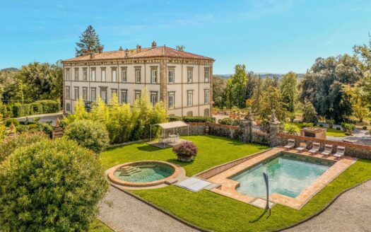 Villa storica in Vendita a Capannori Lammari