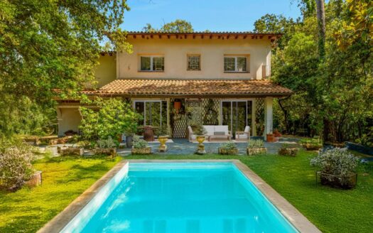 Villa in Vendita a Forte dei Marmi Roma Imperiale