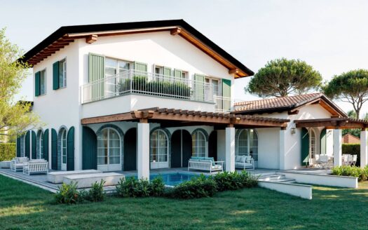 Villa in Vendita a Forte dei Marmi Roma Imperiale