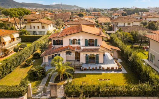 Villa in Vendita a Forte dei Marmi Vaiana